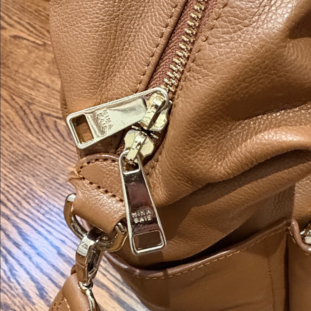Mina Baie Tan Leather Women's Bag - Picture 5 of 12